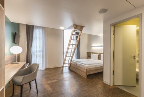 Gallery Room | Hypo-allergenic bedding, in-room safe, desk, blackout drapes