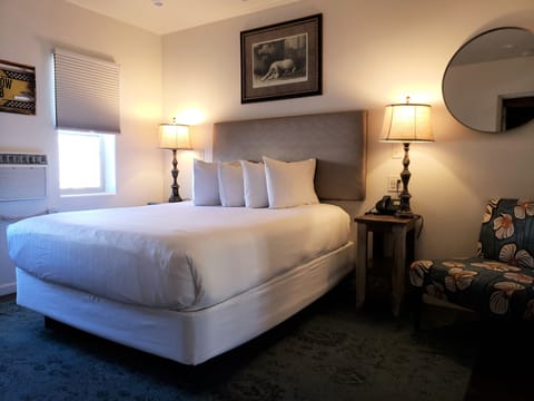 Room, 1 Queen Bed | 1 bedroom, premium bedding, pillowtop beds, individually decorated