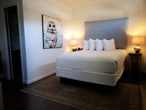 Room, 1 Queen Bed | 1 bedroom, premium bedding, pillowtop beds, individually decorated