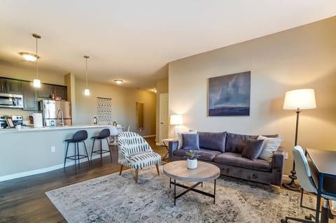 Open floor plan with comfortable furniture and plenty of places to sit.