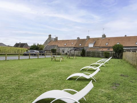 Cloud, Sky, Property, Plant, Building, Land Lot, Grass, Tree, Grassland, House