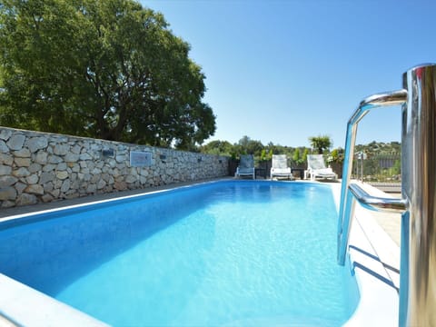 Water, Sky, Property, Plant, Building, Cloud, Swimming Pool, Tree, Residential Area, Grass