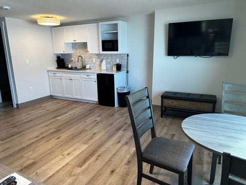 Two Bedroom Suite, Kitchenette, Ocean View | Free WiFi, bed sheets