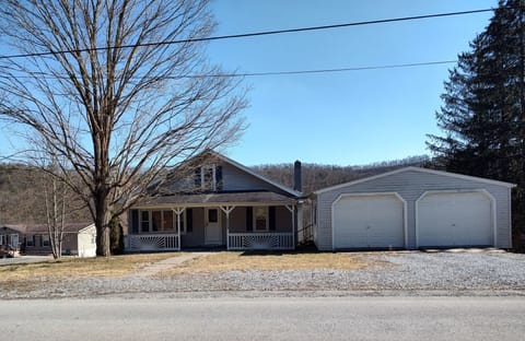 Easy access. Boat parking next to garage, but garage is not available.