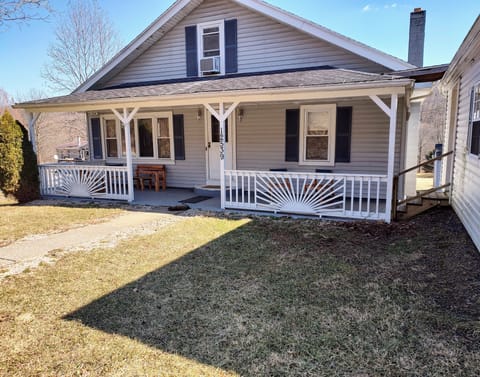 Come find your peace, in charming, cozy house. Just waiting for you to relax.