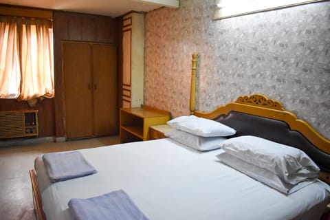 Standard Room | Laptop workspace, free WiFi, bed sheets