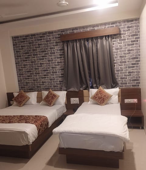 Double Bed AC Room | Free WiFi, bed sheets