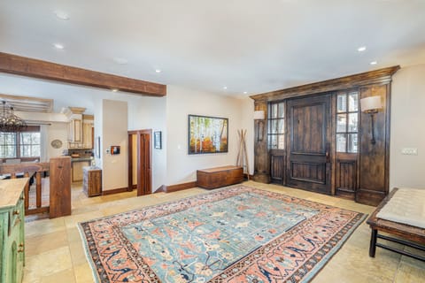 4.0-country-club-estate-mountain-village-entrance