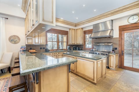 4.4-country-club-estate-mountain-village-kitchen1