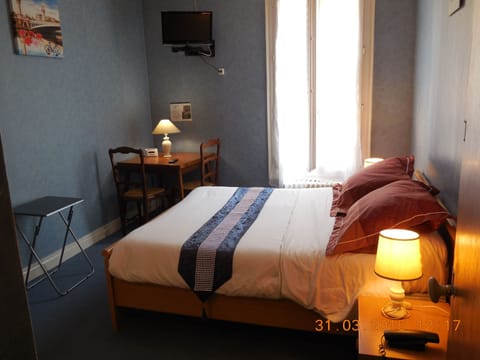 Double Room | In-room safe, desk, free WiFi