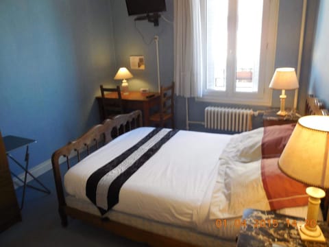 In-room safe, desk, free WiFi