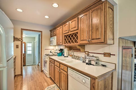 Kitchen | Fully Equipped w/ Cooking Basics