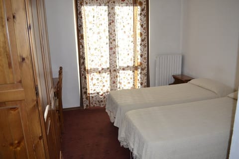 Classic Double Room | In-room safe, cribs/infant beds, rollaway beds, free WiFi