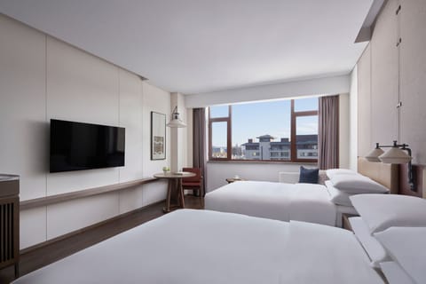 Premium bedding, down comforters, minibar, in-room safe