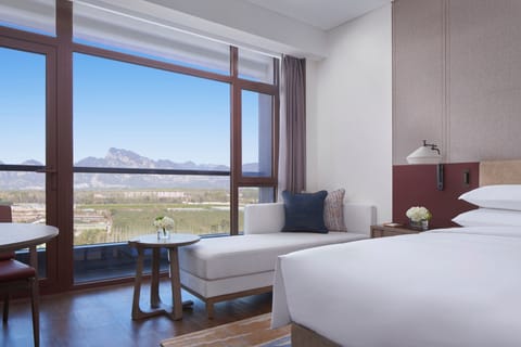 Premier Room, 1 King Bed, Mountain View | Premium bedding, down comforters, minibar, in-room safe