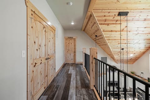 Hallway to the Hawaii Bedroom
