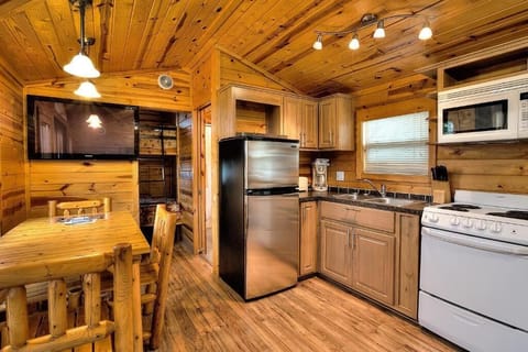 Traditional Chalet | Private kitchen | Microwave, coffee/tea maker, griddle, toaster oven