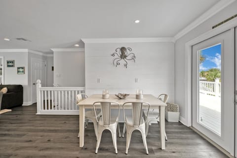 2nd fl main dining seats 6. Balcony access to outdoor dining. 