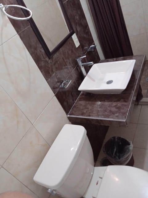 Standard Double Room | Bathroom | Shower, towels