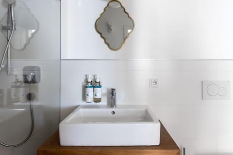 Apartment, 1 Bedroom | Bathroom | Shower, eco-friendly toiletries, towels, soap