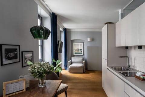 Suite, Balcony | Living area | Flat-screen TV