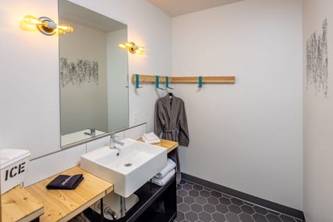 Suite (Bitterroot) | Bathroom | Shower, eco-friendly toiletries, hair dryer, bathrobes