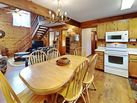 Cabin, Multiple Beds, Fireplace | Dining