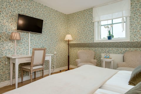 Classic Double Room | Individually decorated, individually furnished, free WiFi, bed sheets