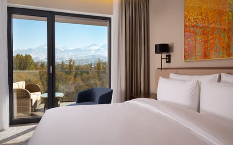 Classic Room, 1 King Bed, Mountain View (Panoramic) | Premium bedding, minibar, in-room safe, desk