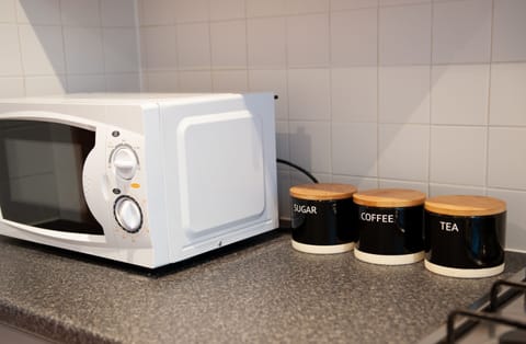 Apartment, 2 Bedrooms, Non Smoking | Private kitchen | Full-size fridge, microwave, oven, coffee/tea maker