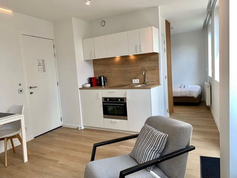 Deluxe Studio, 1 Twin Bed | Private kitchen | Full-size fridge, microwave, stovetop, espresso maker