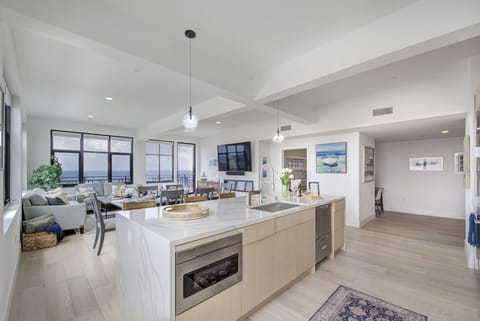 Fully Equipped Gourmet Kitchen