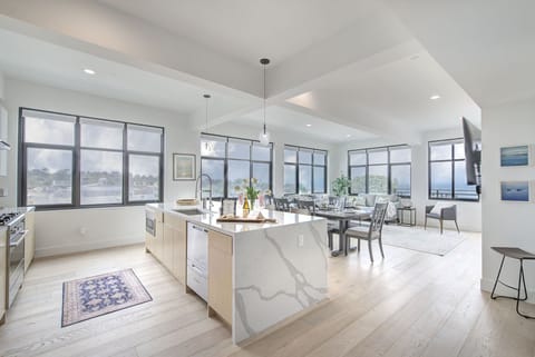 New Luxury Condo with Stunning Bay Views!