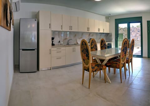Villa | Private kitchen | Full-size fridge, microwave, oven, stovetop