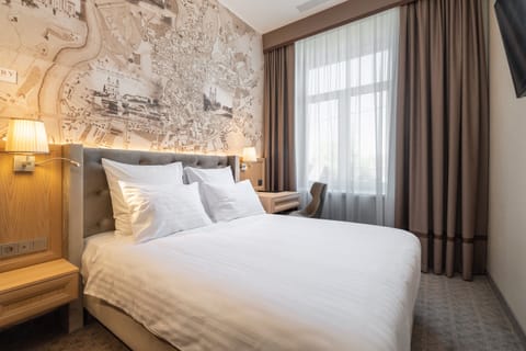 Standard Double Room | Memory foam beds, minibar, in-room safe, individually decorated