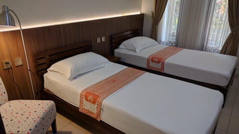 Deluxe Room | Desk, iron/ironing board, bed sheets