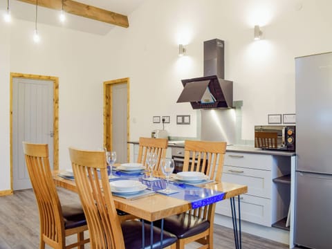 Kitchen/diner | Llety’r Saer - Y Gadlas, Penybontfawr, near Llanfyllin
