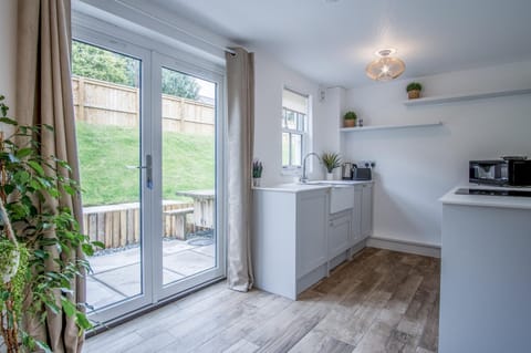 Brook Cottage - 2 Bedroom Cottage - Dale (6307)