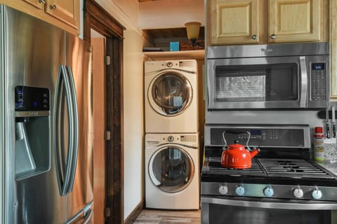 House, Multiple Beds, Patio, Mountain View (Incline Cottage) | Private kitchen | Fridge, microwave, oven, stovetop