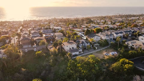 Nestled in a quiet neighborhood with the  beach and town just a short walk.