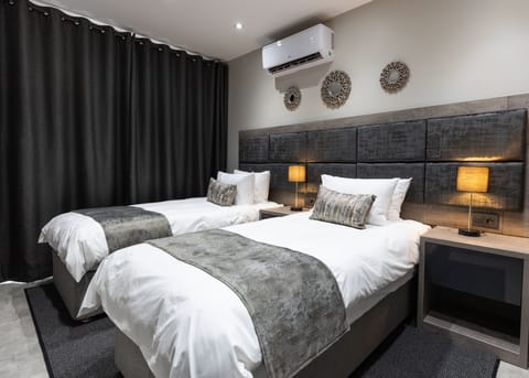 Standard Twin Room | Premium bedding, pillowtop beds, in-room safe, individually decorated