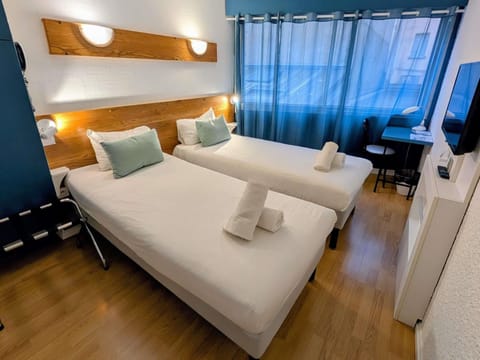 Room, 2 Twin Beds (POP Room) | Desk, soundproofing, free WiFi, bed sheets