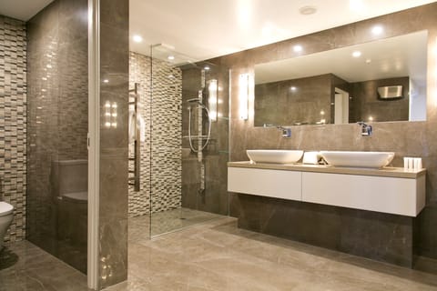 Presidential Penthouse | Bathroom | Free toiletries, hair dryer, towels