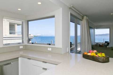 Presidential Penthouse | Private kitchen | Fridge, microwave