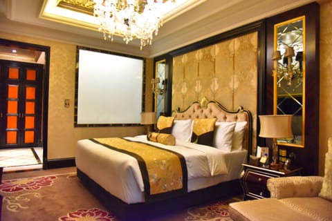 Executive Suite, 1 Queen Bed | View from room