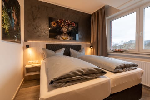Comfort Double Room | Hypo-allergenic bedding, minibar, in-room safe, desk