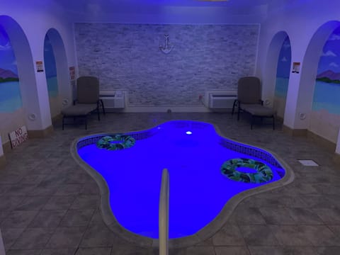 Dove Pool Suite (Swimming pool, jetted tub and fireplace) | Room amenity