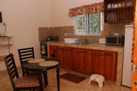 Cottage | Private kitchen | Fridge, microwave, stovetop, cookware/dishes/utensils