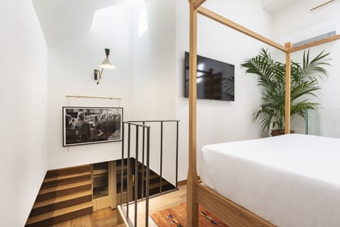 Suite | Premium bedding, down comforters, minibar, in-room safe