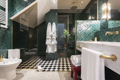 Suite | Bathroom | Shower, rainfall showerhead, designer toiletries, hair dryer